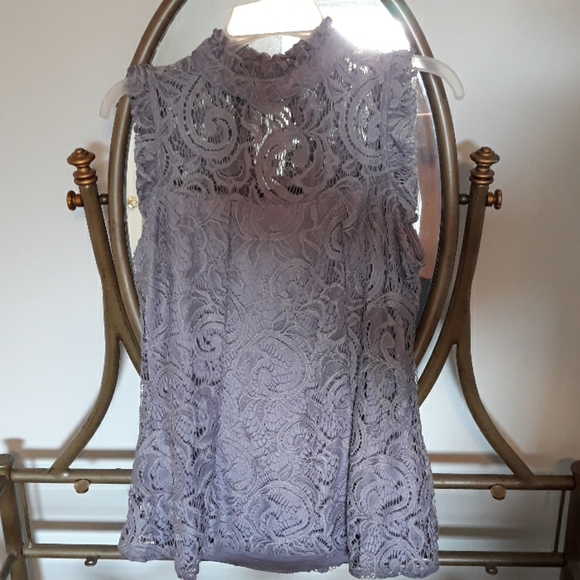 Beautiful dressy tank - Picture 1 of 4